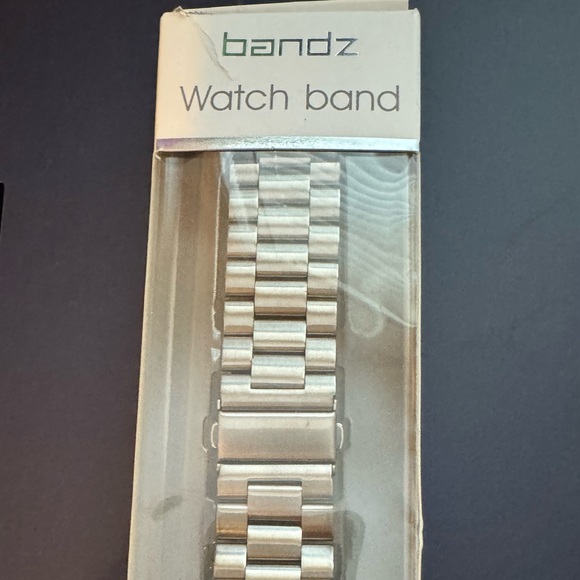 BANDZ WATCHBAND SILVER FITS APPLE WATCH 42/44MM  ADJUSTABLE BAND BAW4404-SIL NEW - Picture 1 of 3